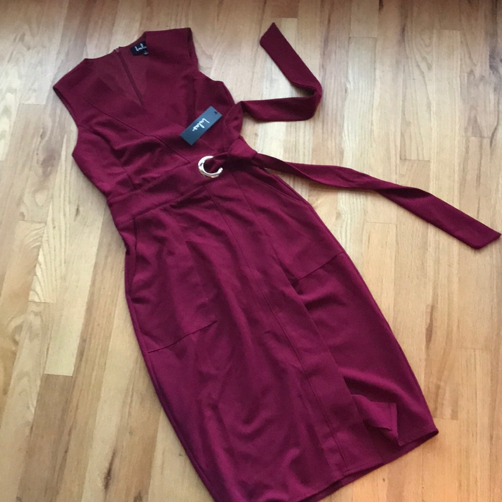 lulu’s maroon sheath dress